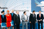 Министр транспорта РФ Максим Соколов (второй справа) и гендиректор «Аэрофлота» и председатель совета директоров «Победы» Виталий Савельев (справа)