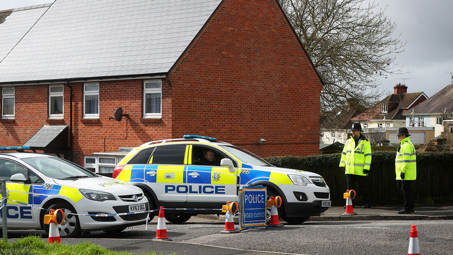 Полиция около дома Сергея Скрипаля в Солсбери, Великобритания, апрель 2018 года