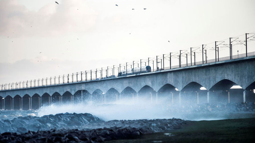 Мост Большой Бельт &mdash; висячий мост в&nbsp;Дании, третий в&nbsp;мире по&nbsp;длине пролета. Пересекает одноименный пролив и соединяет острова Фюн и Зеландия