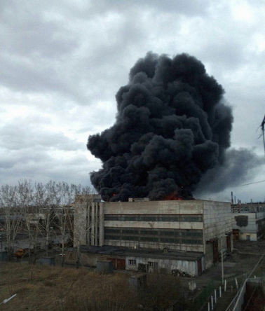 Во время пожара на заводе Красмаш в Красноярске, 26 апреля 2019 года