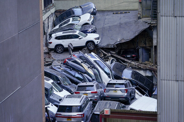 Последствия обрушения гаража в&nbsp;Финансовом квартале Нью-Йорка, 18&nbsp;апреля 2023&nbsp;года