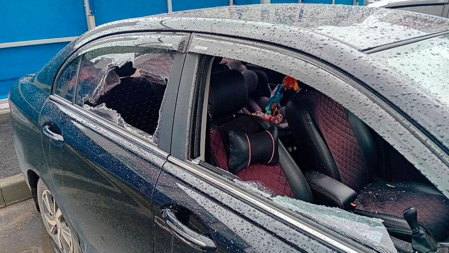 Неизвестные разбили машину кандидата в депутаты Челябинска от 