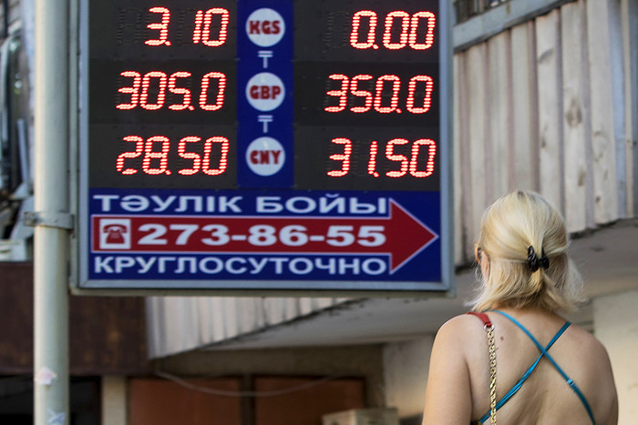 Власти Казахстана объявили в четверг о переходе к свободному плавающему курсу национальной валюты