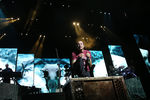 Вокалист группы Linkin Park Честер Беннингтон во время выступления в СК «Олимпийский»