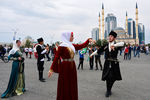 Горожане во время празднования Дня города в Грозном