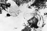 Бойцы отдельного лыжного батальона Красной Армии занимают огневую позицию, 1939 год