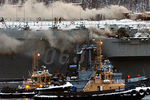Во время пожара на тяжелом авианесущем крейсере «Адмирал Кузнецов» в Мурманске, 12 декабря 2019 года