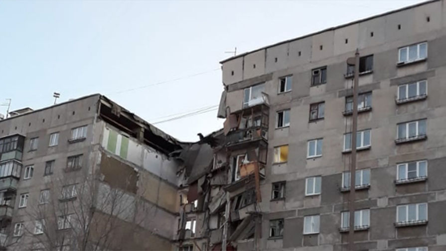 Ситуация на месте обрушения подъезда в жилом доме в Магнитогорске, 31 декабря 2018 года