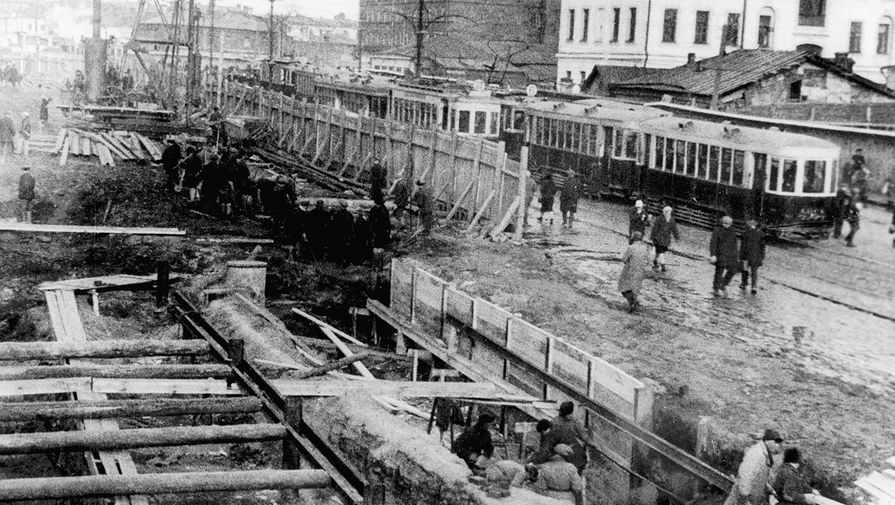 Открытое строительство шахты метрополитена в&nbsp;Москве, октябрь 1933 года