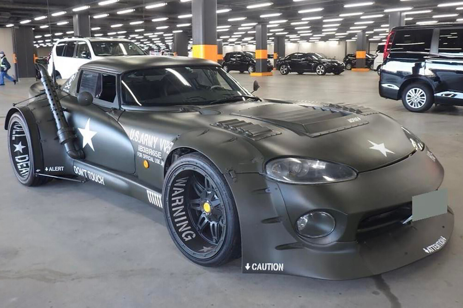 В США спорткар Dodge Viper стилизовали под военный автомобиль - Газета.Ru |  Новости