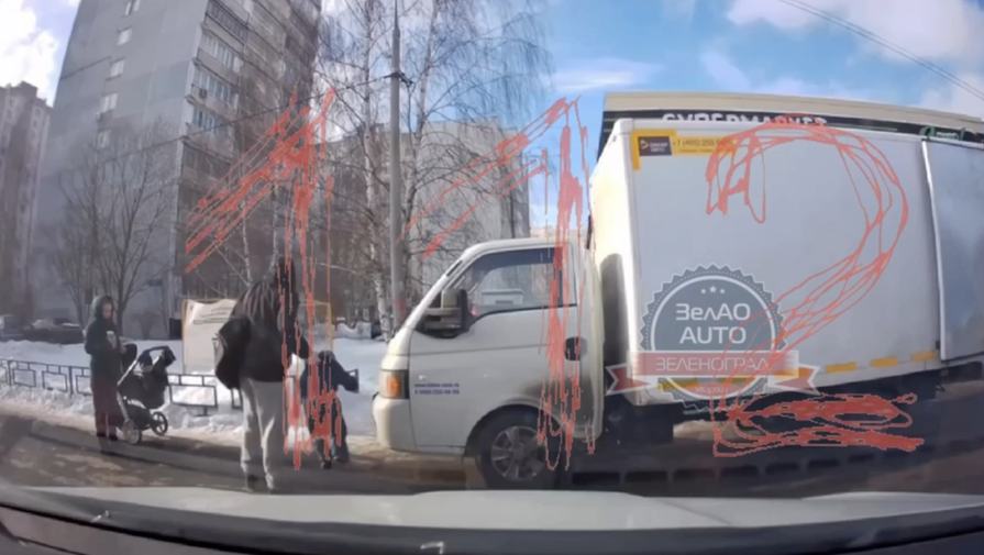 В Зеленограде отец швырнул маленького сына в сугроб в воспитательных целях