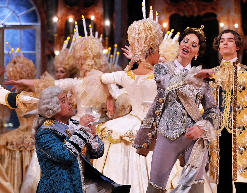 Театру «Геликон-Опера» подарили костюмы, реквизит и все права на оперный  спектакль «Царица» на музыку Давида Тухманова - Газета.Ru