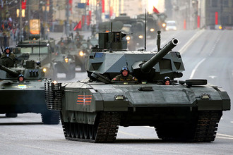 Танк Т-14 «Армата» во время проезда военной техники по Тверской улице перед репетицией парада на Красной площади в честь 70-летия Победы в Великой Отечественной войне