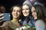 Победительница XIX Республиканского конкурса красоты «Мисс Татарстан – 2017» Зульфия Шарафеева (в центре) на церемонии награждения