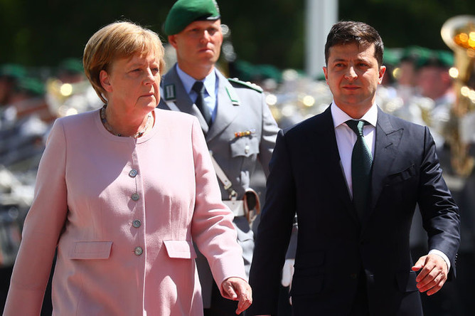 Канцлер ФРГ Ангела Меркель и президент Украины Владимир Зеленский во время встречи в Берлине, 18 июня 2019 года