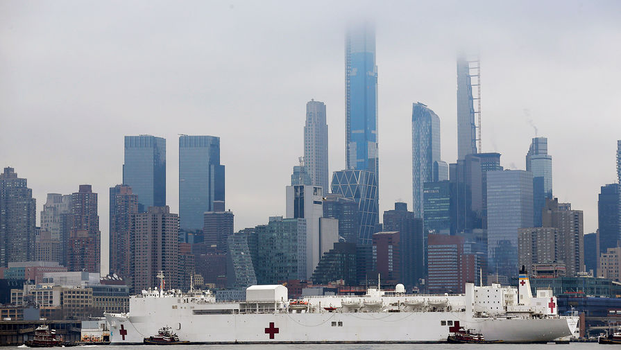 Корабль-госпиталь в Нью-Йорке, 30 марта 2020 года