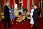 Герцог и герцогиня Кембриджские Уильям и Кэтрин во время встречи с президентом Украины Владимиром Зеленским и его супругой Еленой в Букингемском дворце, 7 октября 2020 года