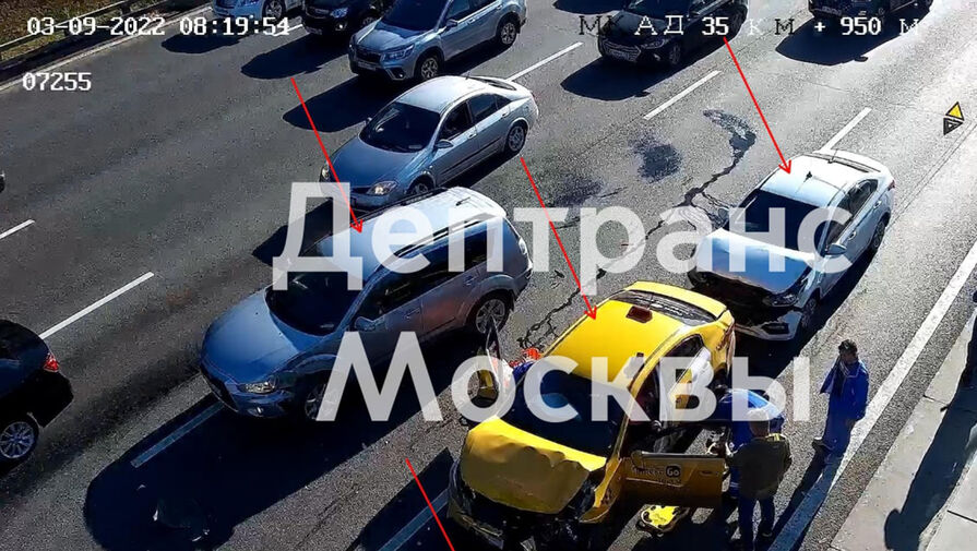 В Москве на МКАД произошло ДТП с участием пяти автомобилей