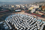 Палатки для пострадавших от землетрясения на стадионе в Кахраманмараше, Турция