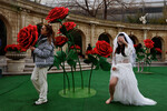 Инсталляции ко Дню святого Валентина в Пекине, 14 февраля 2023 года