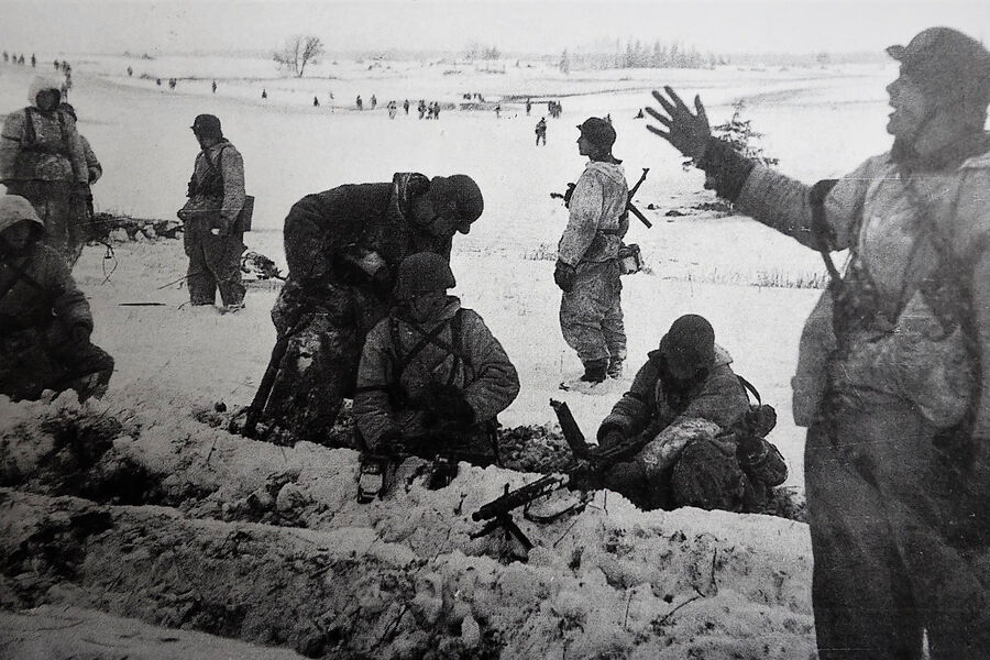 Солдаты немецкой армии в зимнем обмундировании, 1944 год