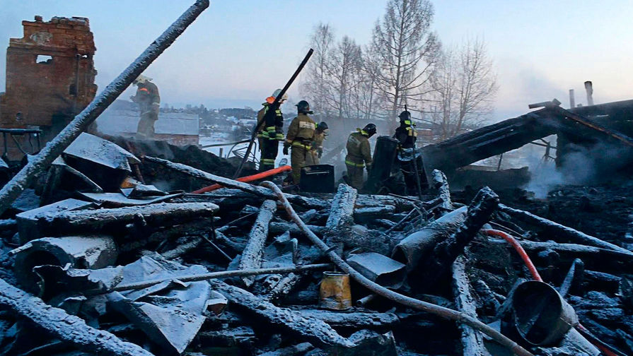 Последствия пожара в&nbsp;многоквартирном деревянном доме поселка Песочное в&nbsp;Ярославской области