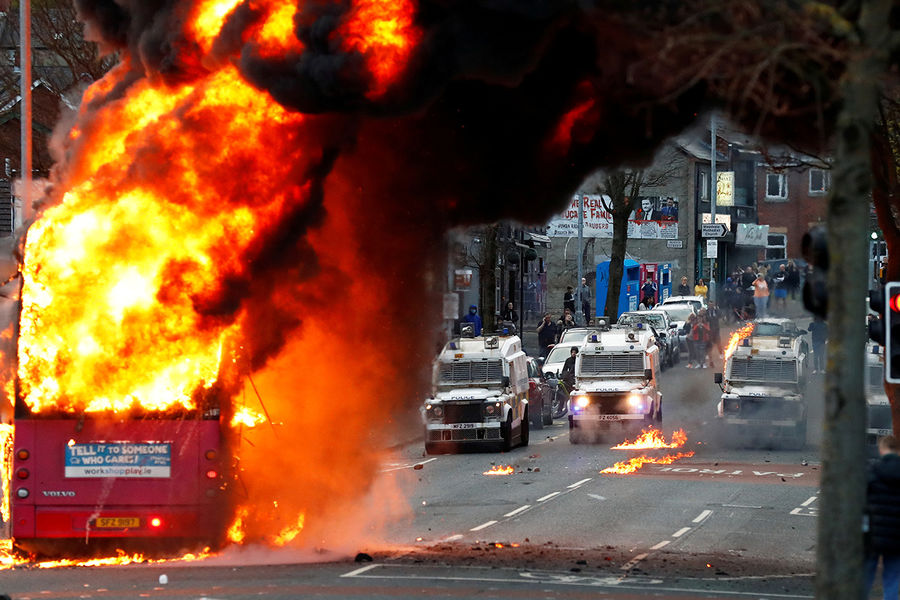 Во время беспорядков в&nbsp;Белфасте, Северная Ирландия, 7 апреля 2021 года 