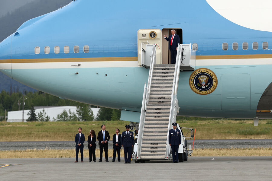 Президент США Дональд Трамп перед&nbsp;встречей с&nbsp;Владимиром Путиным на&nbsp;Аляске