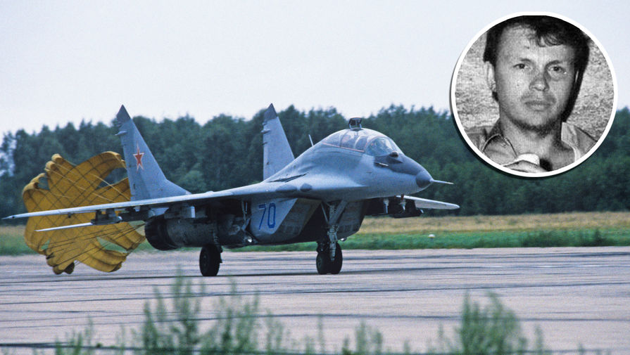 Летчик Александр Зуев и МиГ-29 (коллаж)