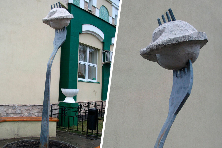 Памятник пельменю в Ижевске