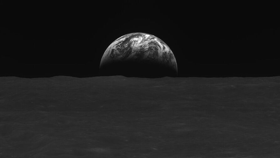 Корейский зонд сфотографировал восход Земли над лунным горизонтом