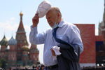 Владимир Жириновский после завершения парада в честь 75-летия Победы в Великой Отечественной войне на Красной площади, 24 июня 2020 года