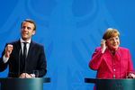 Канцлер ФРГ Ангела Меркель и новый президент Франции Эммануэль Макрон во время встречи в Берлине