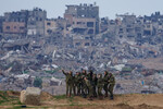 Израильские военные на границе с сектором Газа на юге страны, 19 февраля 2024 года