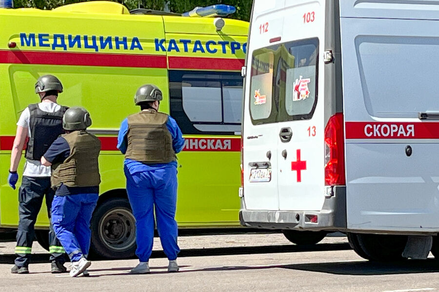 Автомобили скорой помощи на месте атаки БПЛА в Борисовском районе со стороны ВСУ. 