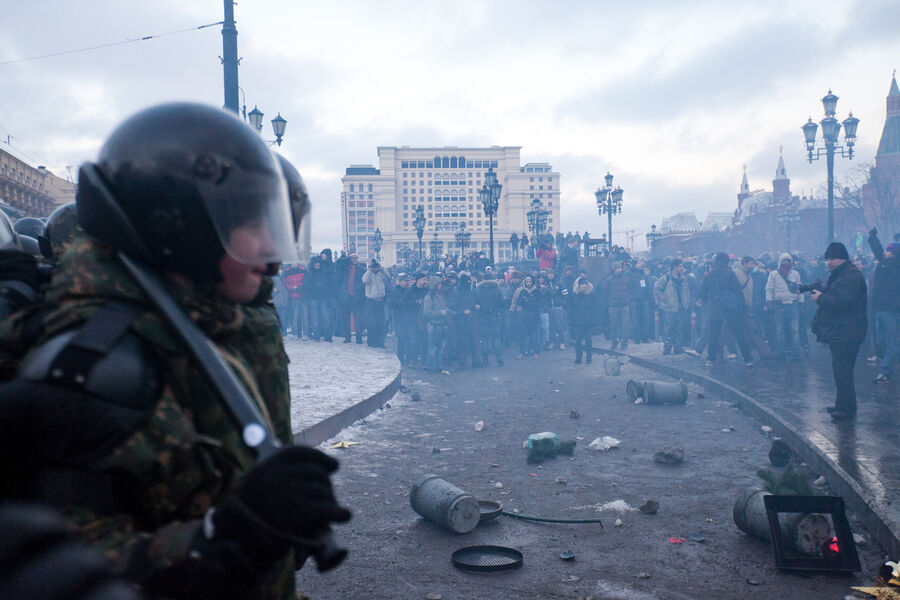 Участники акции в&nbsp;память об убитом фанате &laquo;Спартака&raquo; Егоре Свиридове на&nbsp;Манежной площади, 11&nbsp;декабря 2010&nbsp;года