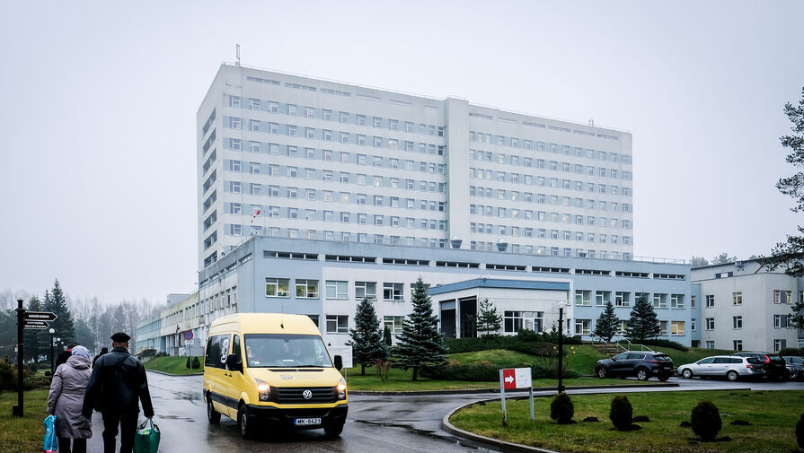 В Латвии из больницы уволили десятки сотрудников с гражданством РФ и Белоруссии