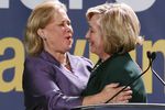 Мэри Лэндрю и Хиллари Клинтон на предвыборных мероприятиях в Новом Орлеане, штат Луизиана