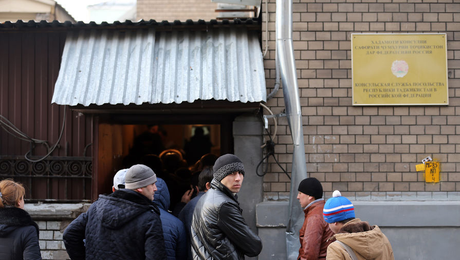 "По-русски ни бельмеса!". Калужский губернатор запретил мигрантам работать в торговле