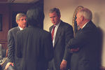 Президент США Джордж Буш, вице-президент Дик Чейни, советник по вопросам национальной безопасности Кондолиза Райс на совещании в Белом доме после теракта 11 сентября 2001 года