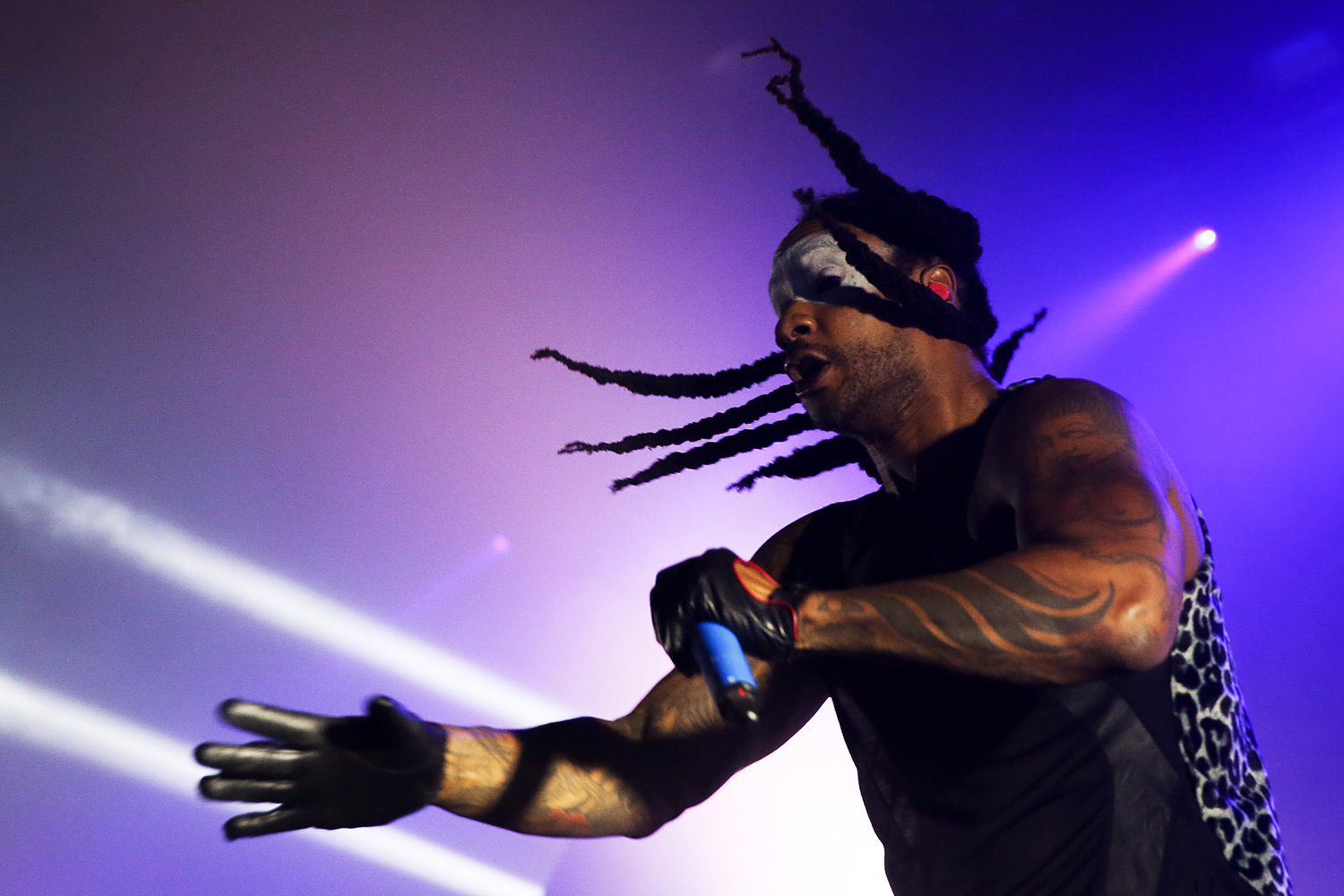 Вокалист The Prodigy Максим Реалити во время выступления в клубе Stadium Live в Москве