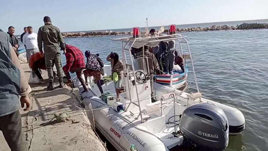 В Тунисе 17 человек погибли в результате крушения лодок
