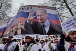 Участники митинга «Защитим страну!» в поддержку кандидата в президенты России Владимира Путина в Москве, 2012 год