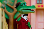 Персонаж Крокодил Гена из серии мультфильмов про Чебурашку в музее «Союзмультфильма»
