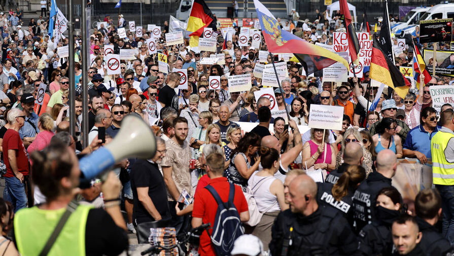 В Кельне прошли митинги в поддержку России и против поставок оружия Украине