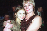 Алина Кабаева со своей мамой Любовью, 2001 год