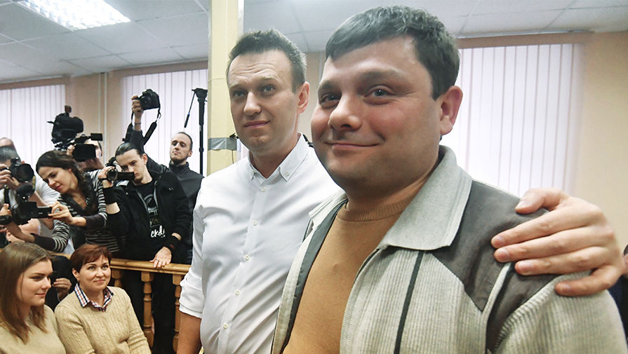 Предприниматель Петр Офицеров и политик Алексей Навальный (включен в список террористов и экстремистов) 