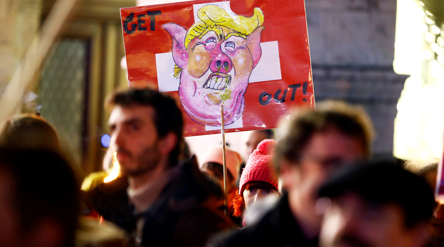 Акция протеста против визита президента США Дональда Трампа в Швейцарию в Женеве, 23 января 2018 года