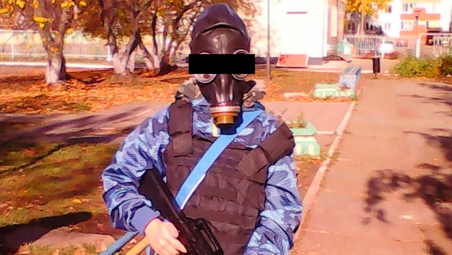 В Татарстане мальчик пришел в школу в бронежилете и с муляжом автомата