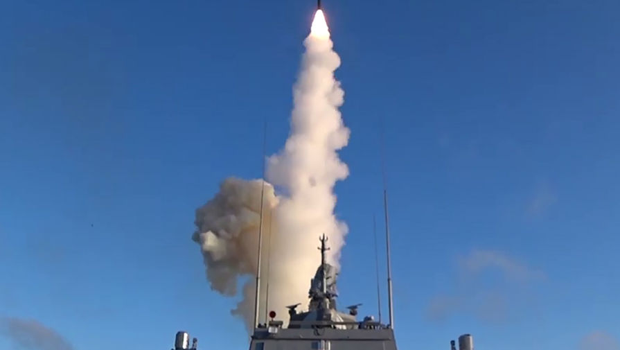 МО РФ показало видео пуска ракет Калибр с фрегата ЧФ по военным целям Украины